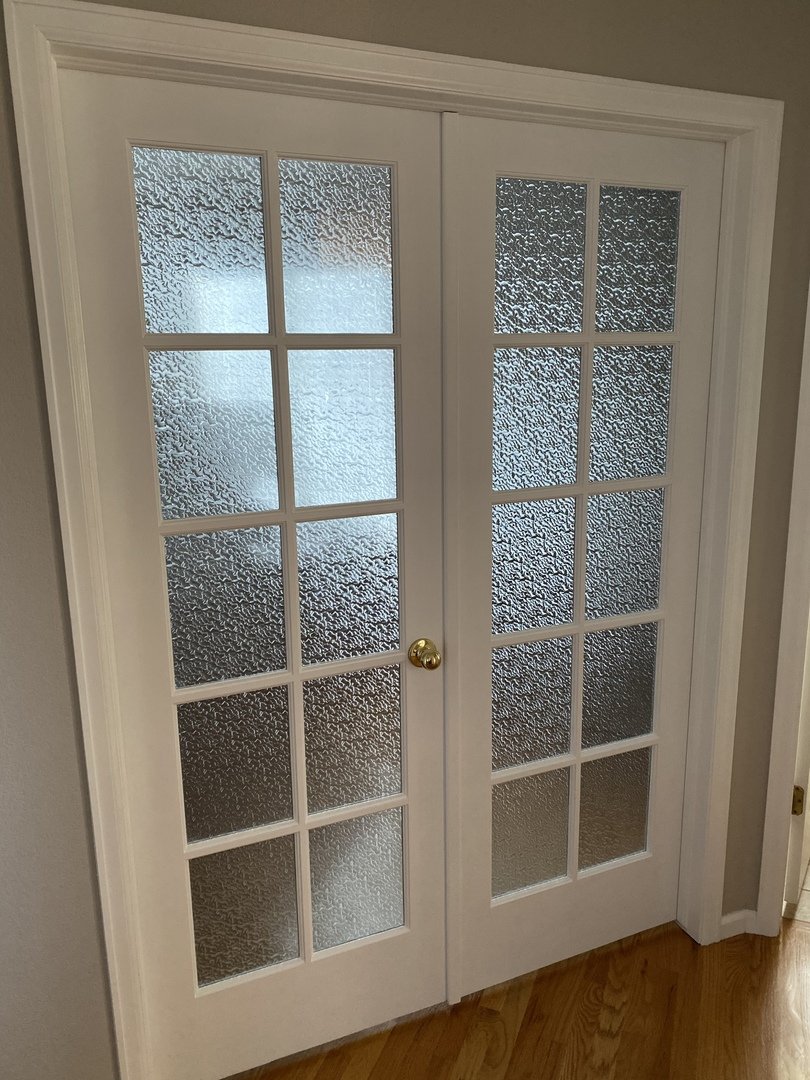 White French double doors with SX-SC104 Clear Ripple Glass static cling film on all panes